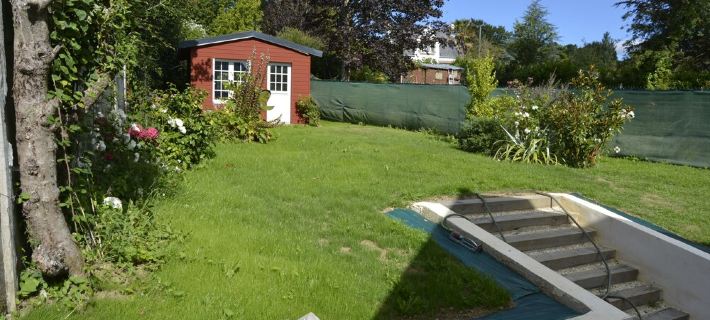 90 m from Morgat beach, fully renovated 3-bedroom house on quiet street Отели в г. Крозон