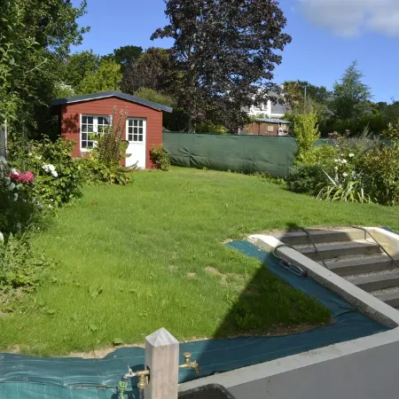 90 m from Morgat beach, fully renovated 3-bedroom house on quiet street