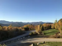 Mountain Ski House w/hot tub, wrap around deck, panoramic views! Hotels in Madison