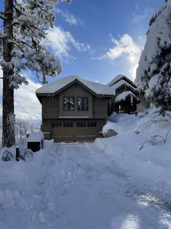 Air Conditioned Luxury - Epic Heavenly & Lake Tahoe Views + Hot Tub + Peloton