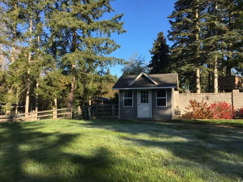Quiet Country Retreat, 4 Bedroom Rambler on 9 Acres in Rural Edgewood Sleeps 9