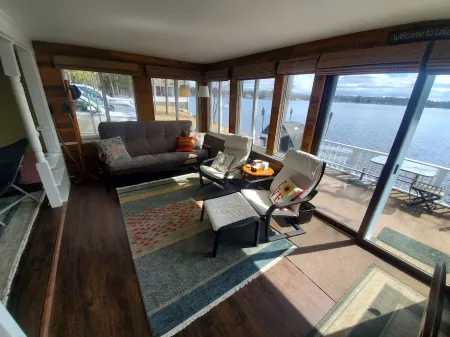 Peaceful, Private Lakeside Retreat on Beautiful Long Lake