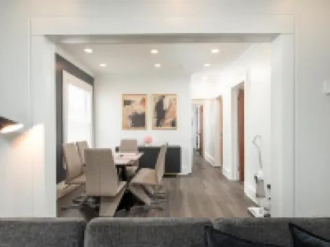 3 miles to B Ball, 5 min walk to Downtown! Stocked Kitchen, AC, WiFi, W/D Hotels in Oneonta