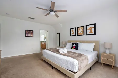 Super Vila Near Parks! No Cleaning Fees, Private Pool + Arcade