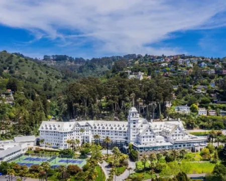 แคลร์มอนต์ รีสอร์ต & คลับ โรงแรมในโอ๊คแลนด์