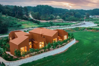 Gangneung Hyusik Ryokan Pool Villa 注文津沙灘附近的飯店