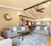 BEAUTIFUL VERY SPACIOUS home in heart of Branson - Hot Tub, Game Room,Large Yard