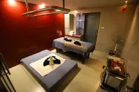 V7 Hotel