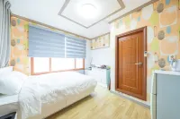 Taean Yeongmokhang Solbit Pension Hotel dekat Yeongmokhang Port