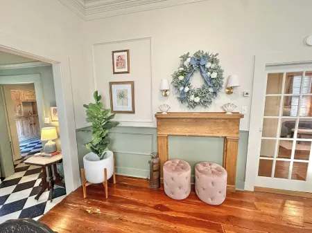 NEW NEW NEW Precious Cottage in Historic Downtown Отели в г. Натчез