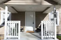 5 Min. from Elon w/in Unit Washer + Dryer - Fast Wi-Fi - Smart TVs