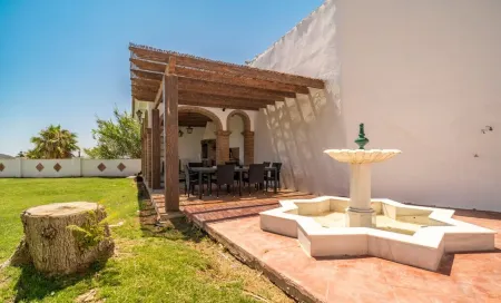 30 minutes from Malaga! Villa ideal for large groups, with games room