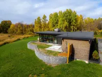 Modern Glass House with Pool & Catskill views in Hudson Valley 格林波特住宿飯店