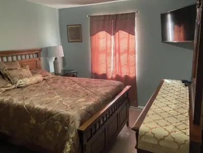 Vintage Vibe 80’s Condo Hotels in 