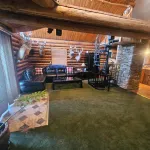 Charming 2-bedroom cabin with WiFi, Hot Tub, large decks in amazing Canandaigua