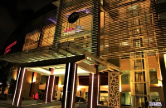 Utm Hotel & Residence International Business School周辺のホテル