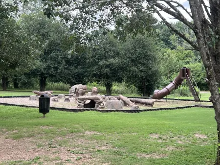 *Private/Contempo/Cozy/House & pool/17 min from ATL & in the Atlanta Metro Area*