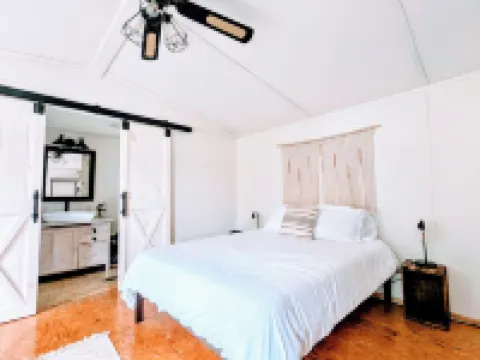 Cozy basecamp minutes from waterfalls, hiking and climbing
