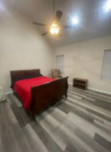 Lovely 4-bedroom/3 bathroom house in Newnan with AC, WiFi.