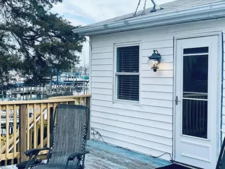 Peaceful Waterfront Apartment in the Heart of Solomons Island