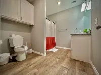 Charming 2-bedroom apartment in Durant with AC, WiFi Hôtels à proximité de : Fort Washita Historic Site