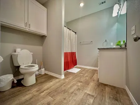 Charming 2-bedroom apartment in Durant with AC, WiFi