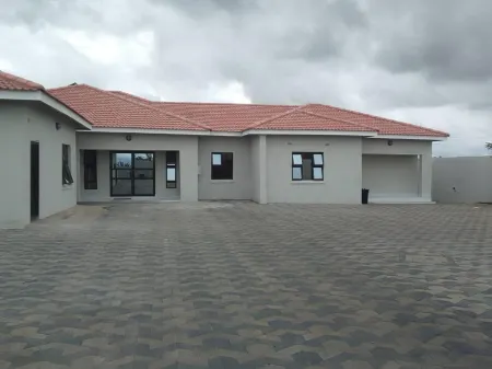 Luxury 3 Bedroom Self Catering Apartment- Masvingo