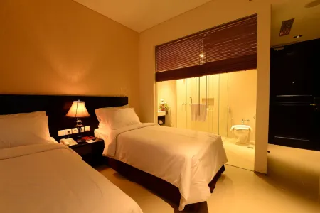 Emilia Hotel by Amazing - Palembang Отели в г. Палембанг