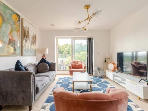 Stunning Modern Apartment in Rochester, England