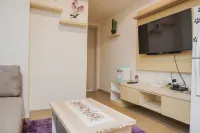 Comfort 1Br with Working Room at Meikarta Apartment - Homestays