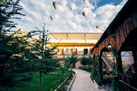 Azalea Terrace Cave Hotel Отели рядом с достопримечательностью «Музей под открытым небом Гореме»
