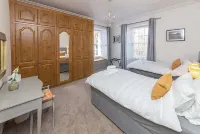 Maxwelston Farmhouse Hotels near Sacred Hearts Of Jesus & Mary R C Church