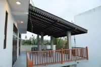Gold Bubble Hotels in Ahangama