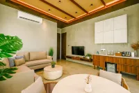 TANA Beach Villas Hotels in Lian