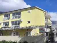 Apartments Pezo Отели в г. Baska Voda
