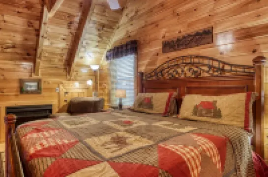 Majestic Mountain View - Great Location! - Convenient to Everything! 2 Bedroom Cabin by Redawning