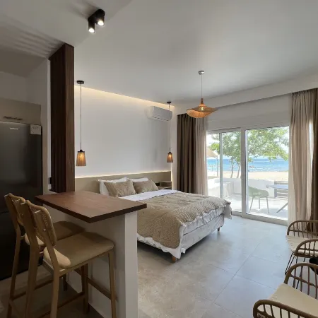 Penthouse & Apartments by the Sea Airport Airstay Отели в г. Спата-Артемида