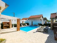 Villa with Private Pool and Terrace - Huvilat