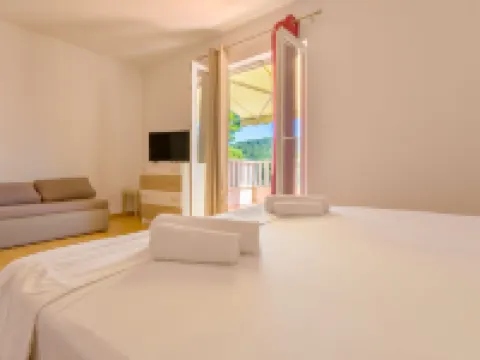 Rooms Karla Hotels in Polace