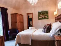 Oak Tree Inn Hotels in Боробридж