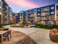 Serene 1Br King Suite Close to Downtown w Fast Wifi - Gym