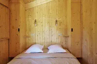 Domaine la Ferme HI Bride Hotels in Cadenet