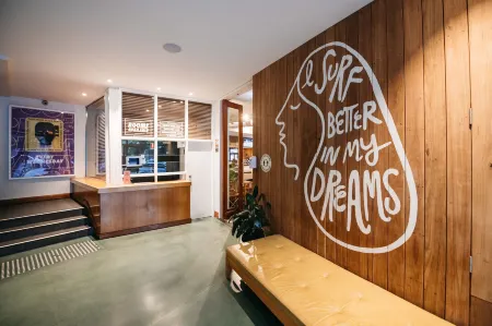 Barrys Beach Road Hotel Отели рядом с достопримечательностью «Бондай-Бич»