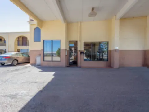 皇家假日汽車旅館由貝爾維拉蓋洛普I-40 蓋洛普酒店