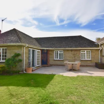 White Roses a Dog Friendly Retreat for Two