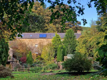 Colleton Cottage at Lovelady Shield- with Hot Tub