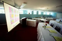 Anchorage Inn and Resort Hotels in York