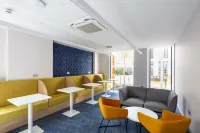 Coleman Court Summer Apartments