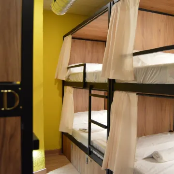 Debod Hostel โรงแรมใกล้Edificio España