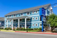 Commander Beach House Hotel - parkir